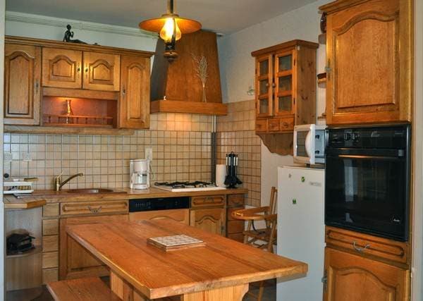 Cuisine de la Grange, équipements modernes dans un cadre rustique